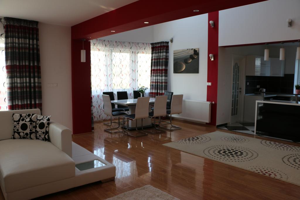 מיירקורה-צ'וק Sanderson Apartments מראה חיצוני תמונה