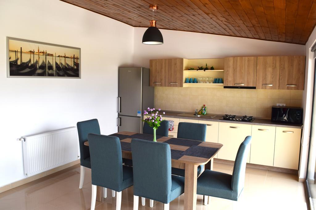 מיירקורה-צ'וק Sanderson Apartments מראה חיצוני תמונה