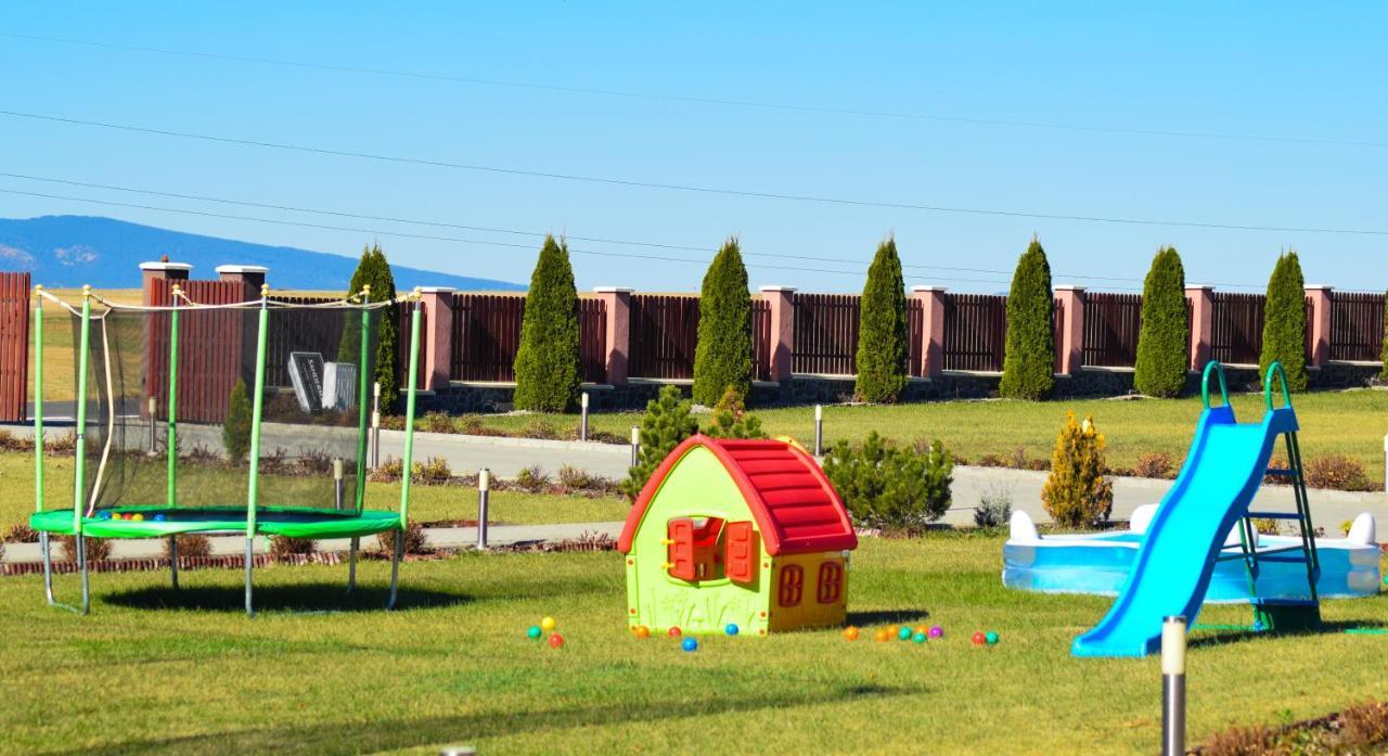 מיירקורה-צ'וק Sanderson Apartments מראה חיצוני תמונה
